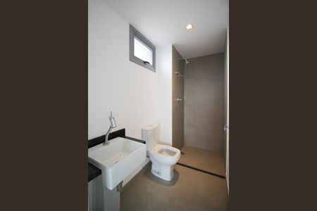 Banheiro de kitnet/studio para alugar com 1 quarto, 28m² em Indianópolis, São Paulo