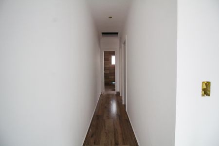 Casa à venda com 120m², 3 quartos e 2 vagasCorredor