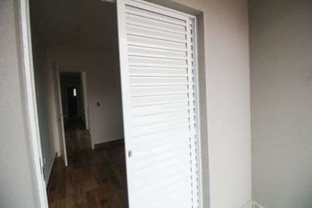 Casa à venda com 120m², 3 quartos e 2 vagasSuite - Varanda