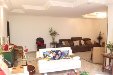 Casa para alugar com 279m², 3 quartos e 8 vagasSala