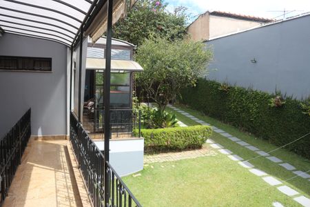 Casa para alugar com 279m², 3 quartos e 8 vagasQuintal