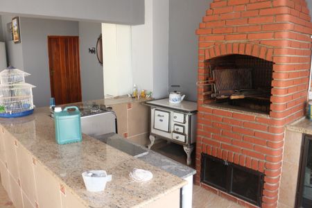 Casa para alugar com 279m², 3 quartos e 8 vagasQuintal