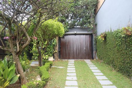 Casa para alugar com 279m², 3 quartos e 8 vagasQuintal