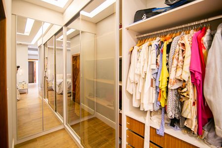 Casa de condomínio para alugar com 270m², 3 quartos e 4 vagasCloset da suíte 1