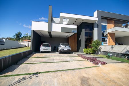 Casa de condomínio para alugar com 270m², 3 quartos e 4 vagasFachada