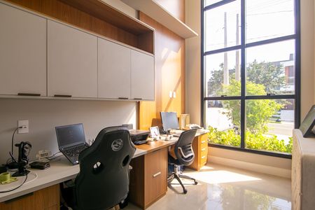 Casa de condomínio para alugar com 270m², 3 quartos e 4 vagasEscritório