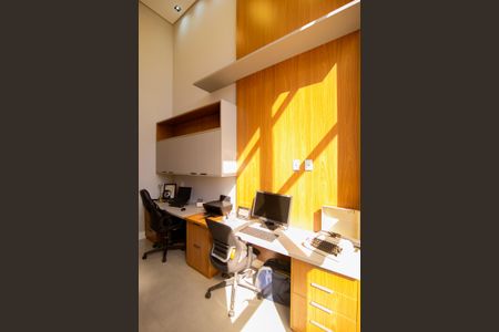 Casa de condomínio para alugar com 270m², 3 quartos e 4 vagasEscritório