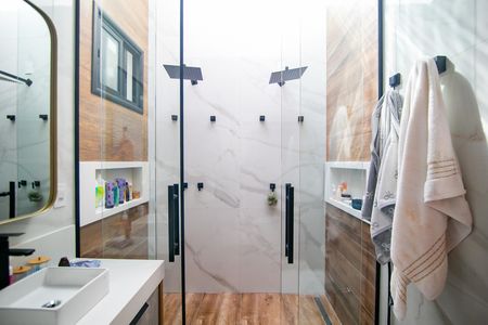 Casa de condomínio para alugar com 270m², 3 quartos e 4 vagasBanheiro da Suíte 1