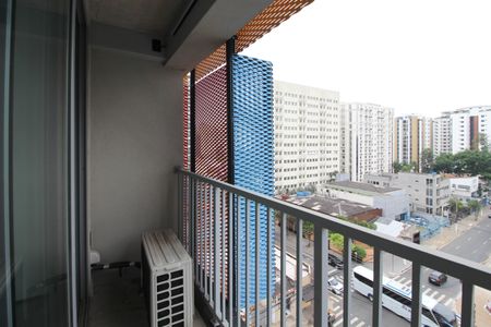 Varanda de kitnet/studio para alugar com 1 quarto, 19m² em Indianópolis, São Paulo