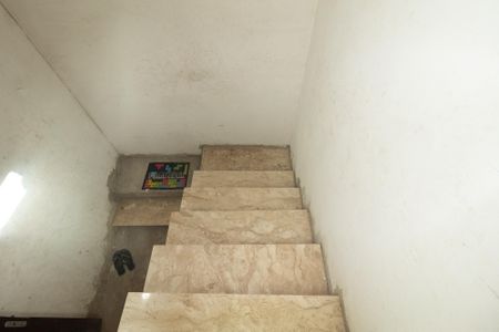 Casa para alugar com 100m², 2 quartos e sem vagaEscada