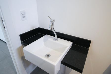 Banheiro de kitnet/studio à venda com 1 quarto, 21m² em Indianópolis, São Paulo