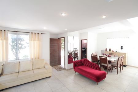 Casa à venda com 520m², 4 quartos e 3 vagasSala