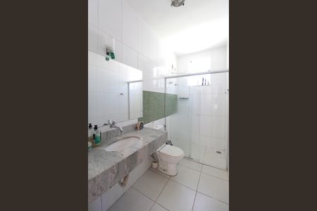 Casa à venda com 520m², 4 quartos e 3 vagasBanheiro da Suite 2