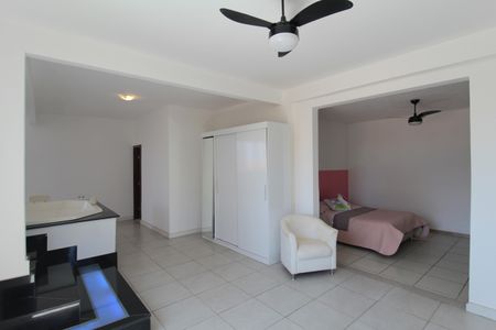 Casa à venda com 520m², 4 quartos e 3 vagasBanheiro e Closet da Suite 1