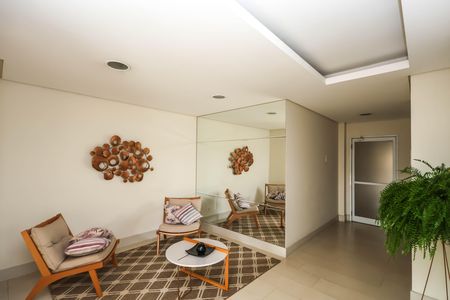 Hall de entrada de apartamento à venda com 2 quartos, 57m² em Vila Gumercindo, São Paulo