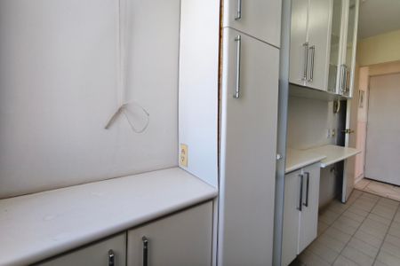 Apartamento à venda com 58m², 3 quartos e 1 vagaÁrea de Serviço