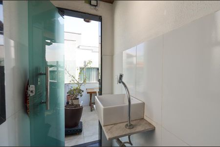 Lavabo de apartamento para alugar com 4 quartos, 136m² em Santa Cruz, Belo Horizonte