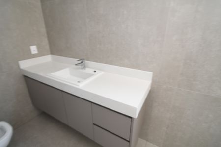 Casa de condomínio à venda com 404m², 4 quartos e 4 vagasBanheiro 2