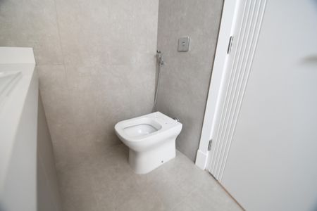 Casa de condomínio à venda com 404m², 4 quartos e 4 vagasBanheiro 1