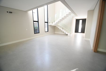 Casa de condomínio à venda com 404m², 4 quartos e 4 vagasSala