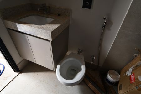 Casa de condomínio à venda com 404m², 4 quartos e 4 vagasBanheiro de serviço