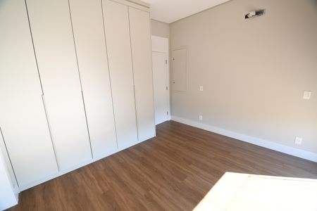 Casa de condomínio à venda com 404m², 4 quartos e 4 vagasQuarto Suíte 4