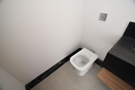 Casa de condomínio à venda com 404m², 4 quartos e 4 vagasLavabo