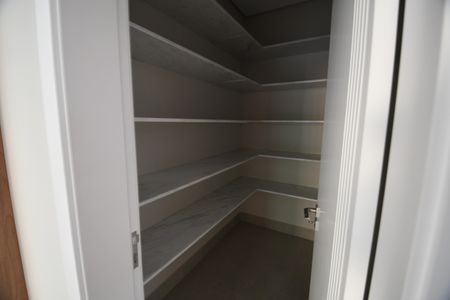 Casa de condomínio à venda com 404m², 4 quartos e 4 vagasCozinha - Despensa