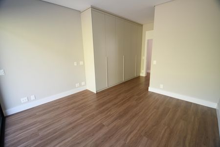 Casa de condomínio à venda com 404m², 4 quartos e 4 vagasQuarto Suíte 2