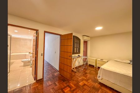 Casa à venda com 810m², 3 quartos e sem vagaSuíte