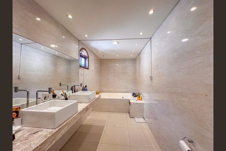 Casa à venda com 810m², 3 quartos e sem vagaBanheiro da Suíte