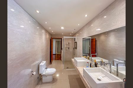 Casa à venda com 810m², 3 quartos e sem vagaBanheiro da Suíte