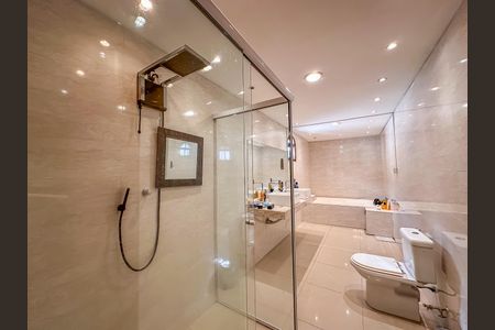 Casa à venda com 810m², 3 quartos e sem vagaBanheiro da Suíte