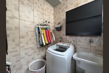 Apartamento à venda com 120m², 3 quartos e 2 vagas Apartamento à venda com 120m², 3 quartos e 2 vagasLavanderia