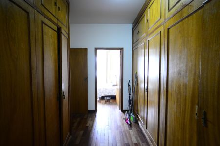 Casa à venda com 248m², 3 quartos e 2 vagasCorredor