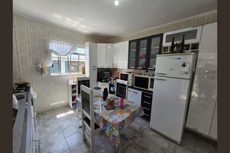 Casa à venda com 6 quartos, 350m² em Jardim Ester Yolanda, São Paulo