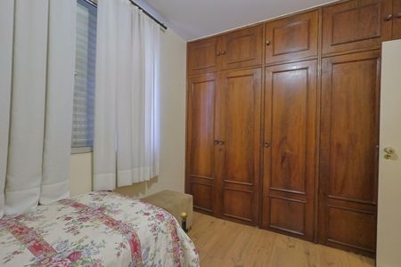 Apartamento à venda com 280m², 4 quartos e 2 vagasQuarto 1