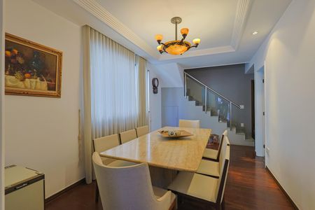 Apartamento à venda com 280m², 4 quartos e 2 vagasSala