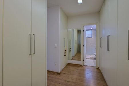 Apartamento à venda com 280m², 4 quartos e 2 vagasSuíte