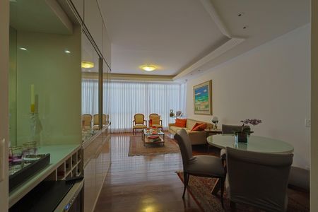 Apartamento à venda com 280m², 4 quartos e 2 vagasSala