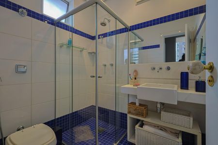 Apartamento à venda com 280m², 4 quartos e 2 vagasCobertura - Banheiro 