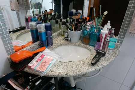 Casa de condomínio à venda com 87m², 3 quartos e 1 vaga Casa de condomínio à venda com 87m², 3 quartos e 1 vagaBanheiro