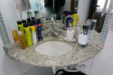 Casa de condomínio à venda com 87m², 3 quartos e 1 vaga Casa de condomínio à venda com 87m², 3 quartos e 1 vagaBanheiro da Suíte