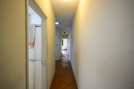 Casa à venda com 320m², 3 quartos e 4 vagasCorredor