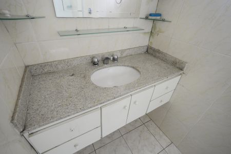 Casa à venda com 320m², 3 quartos e 4 vagasBanheiro da Suíte