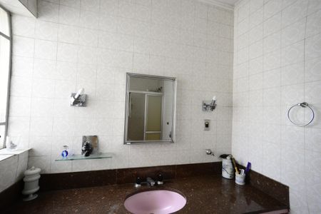 Casa à venda com 320m², 3 quartos e 4 vagasBanheiro Social