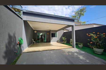 Garagem de casa à venda com 3 quartos, 138m² em Jardim Atlantico, Goiânia