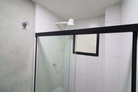 Banheiro de kitnet/studio para alugar com 1 quarto, 21m² em Presidente Altino, Osasco