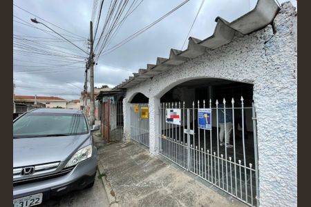 Casa à venda com 100m², 3 quartos e 2 vagas Casa à venda com 100m², 3 quartos e 2 vagasFachada