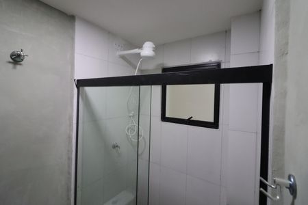 Banheiro de kitnet/studio para alugar com 1 quarto, 21m² em Presidente Altino, Osasco
